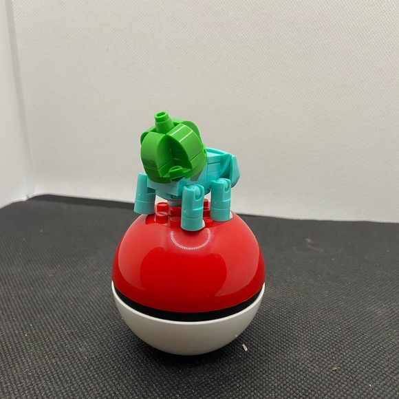 🍀 3/$15 PokéBall with Bulbasaur Block Figuring - Picture 3 of 5